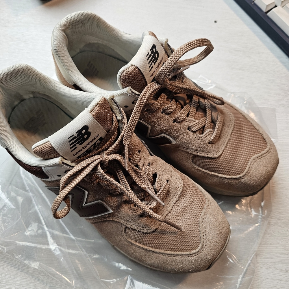 New Balance 574 Sneakers - Women’s Size 8  - Men’s 6.5 - Tan - Beige